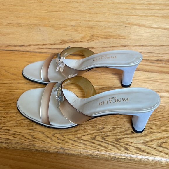 Pancaldi Sandals Gold tone with appliqués NWT - Picture 4 of 8